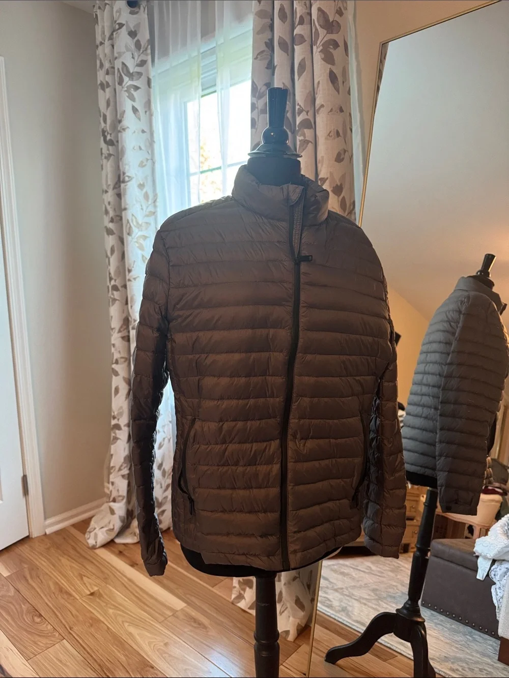 Zara Men's Quilted Puffer Jacket in Taupe Gray